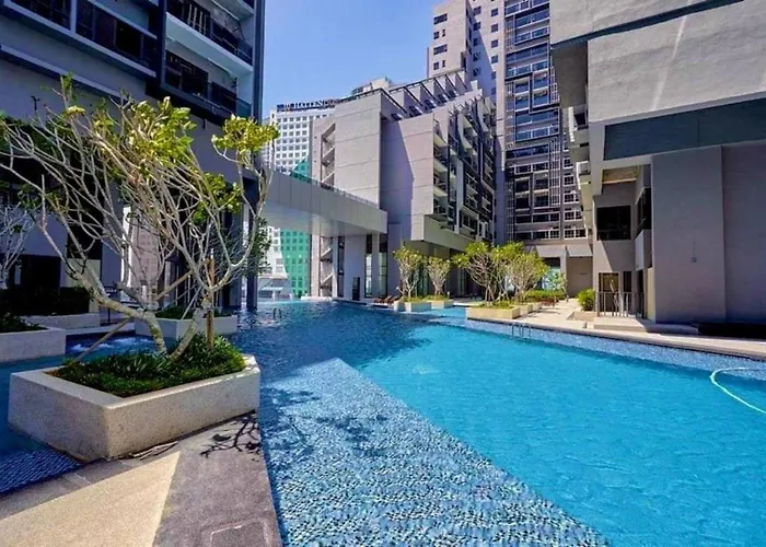 Imperio.Res - Near To Jonker & Mall - Pool View